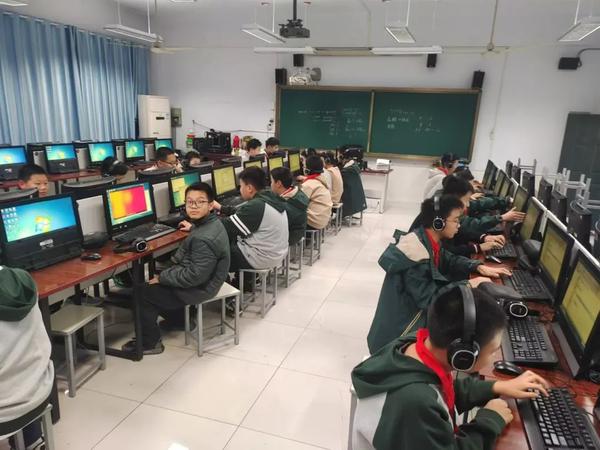 社团展风采 (3) 社团展风采 (3)